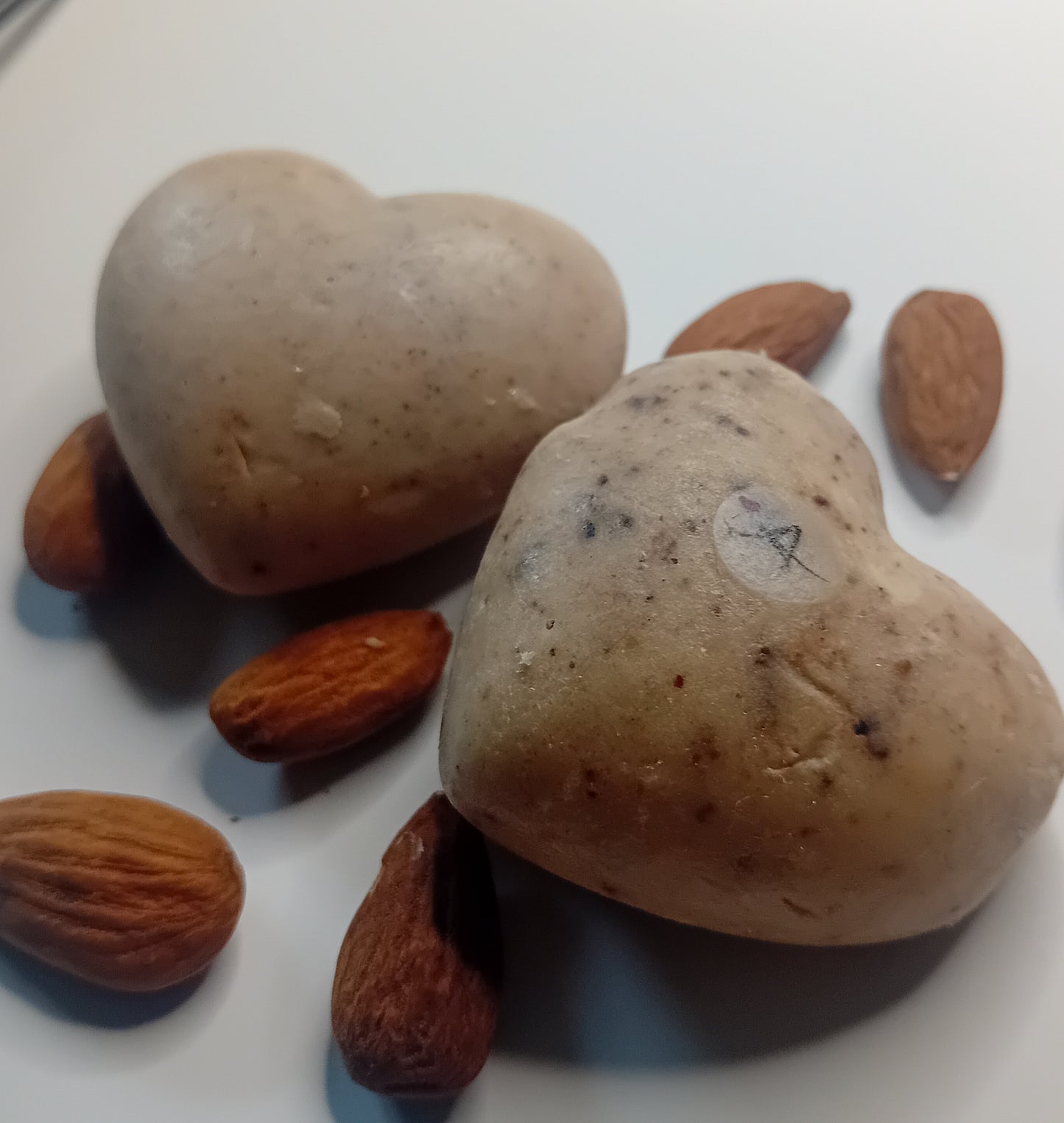 Familienset Mandel (6 x 70g Herzen,2 x100g 3D Herz,3 x 30g Gästeseifen) SPARE 8,00€