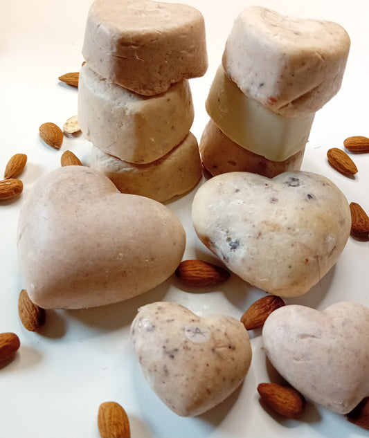 Familienset Mandel (6 x 70g Herzen,2 x100g 3D Herz,3 x 30g Gästeseifen) SPARE 8,00€